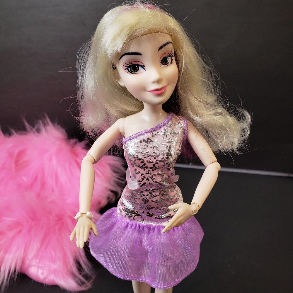 Hasbro Disney Descendants 2 Isle Switch Articulated Mal Doll Dressed with Shoes